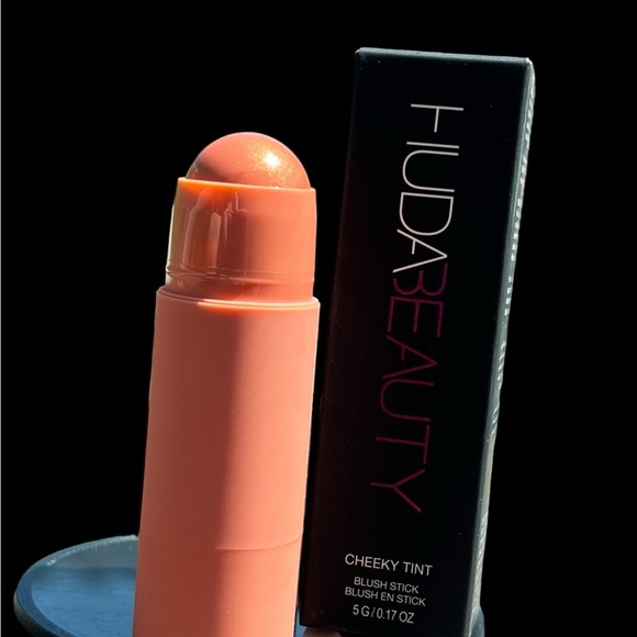 Huda Beauty Cheeky Tint - Picture 8 of 16